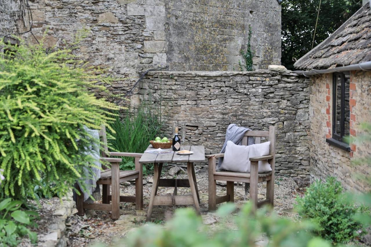 The Bothy Beverston Castle Tetbury Exteriör bild